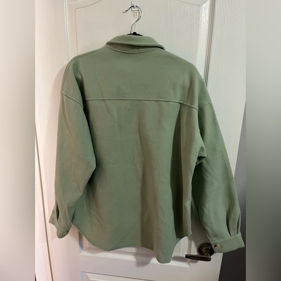 Woman’s Shein green cropped jacket in size large. - Picture 2 of 2